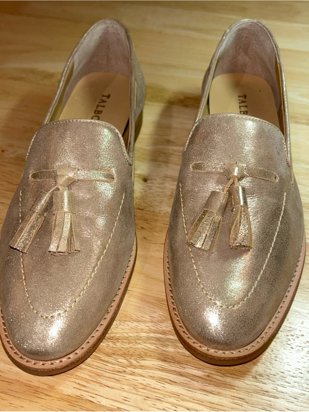 Talbots Women's Gold Metallic Leather Shoes Size 8M Slip On Loafers with Tassels